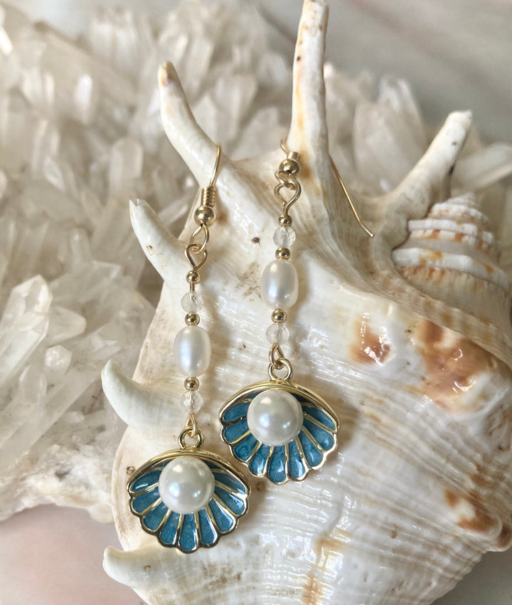 Gold Shell Pendant Moonstone & Pearl Earrings