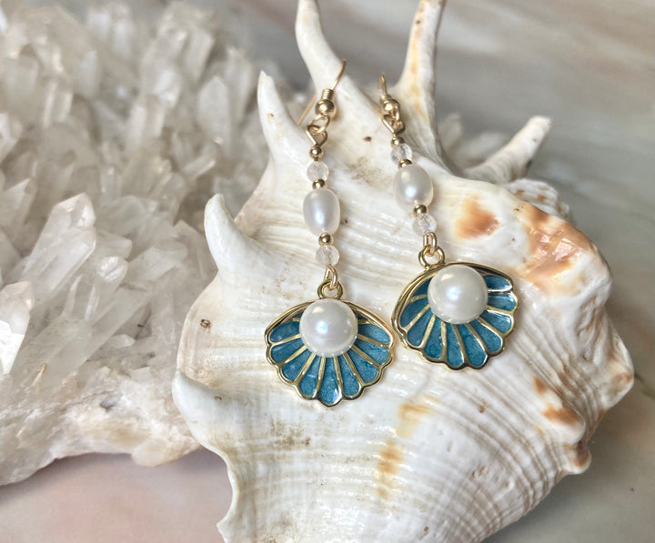 Gold Shell Pendant Moonstone & Pearl Earrings