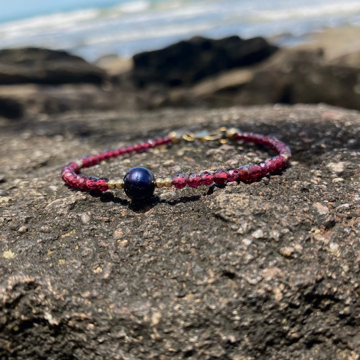 Garnet & Black Pearl Bracelet for ladies